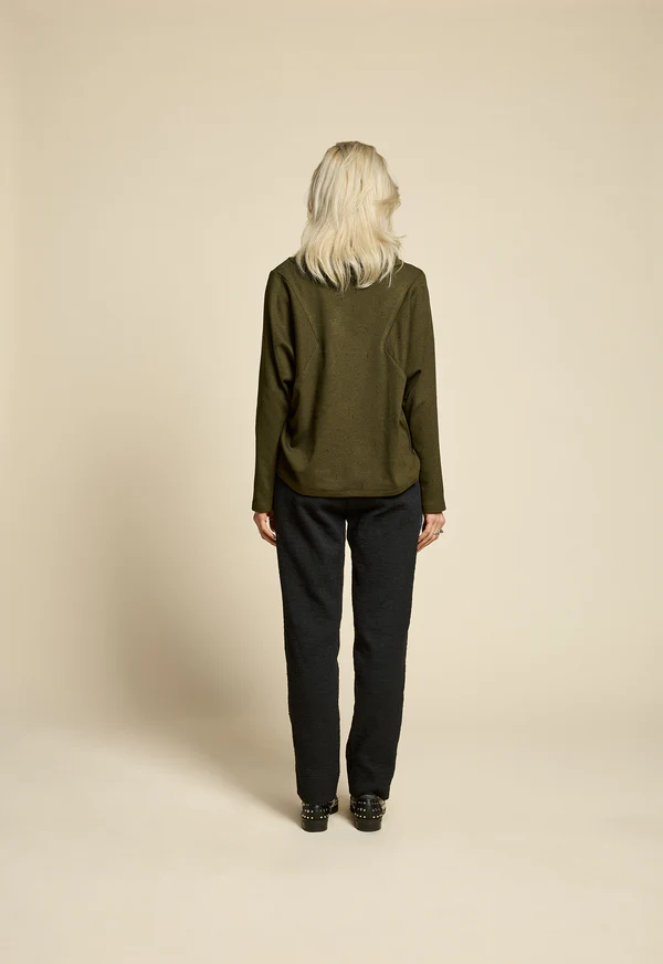 cokluch-haut-reminder-olive-pantalon-breeze-noir-ah2526-2
