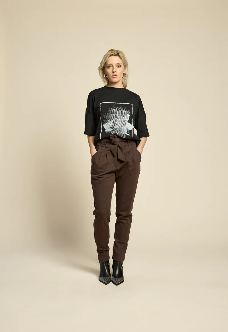 cokluch-haut-thelook-noir-pantalon-immortels-ganache-ah2526-1