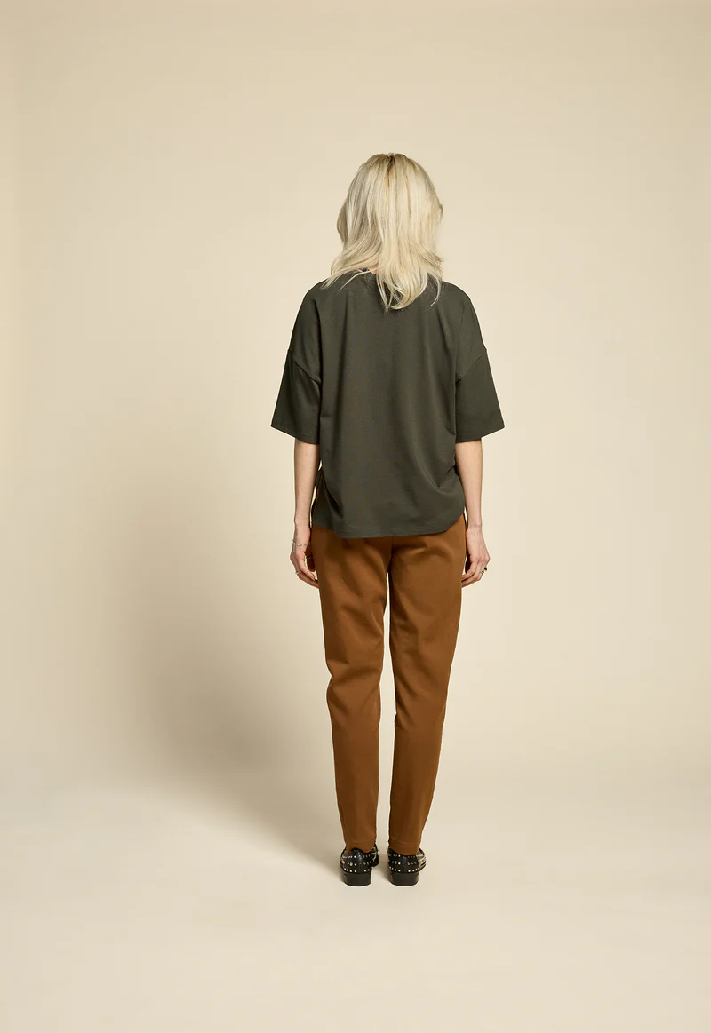 cokluch-haut-thelook-pine-pantalon-immortels-cognac-ah2526-3